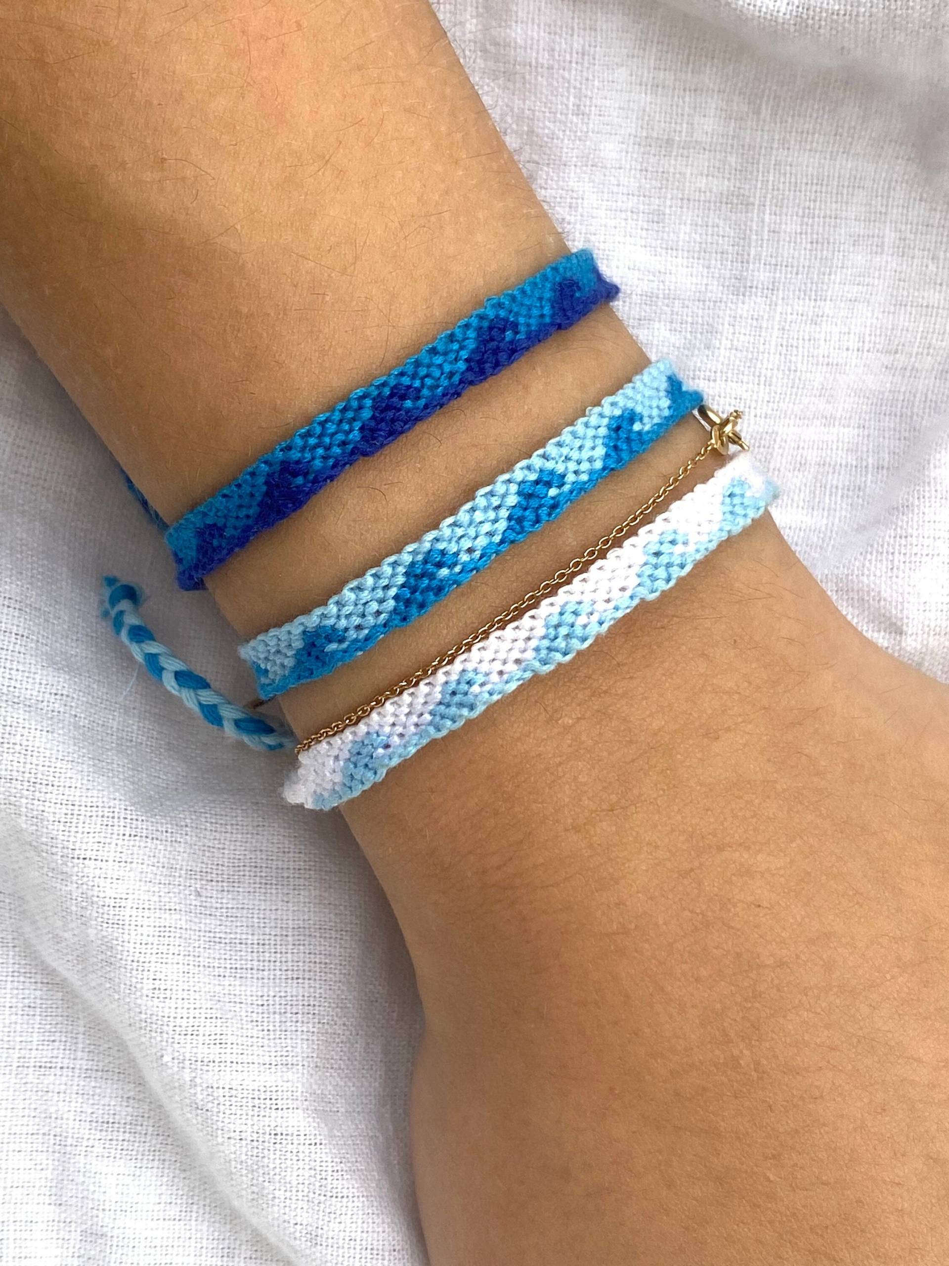 Freundschaft Handgewebtes Armband Mit Wellenmuster in Zwei Blautönen Accessoire Geknüpft Freundschaft Handgewebtes Armband Mit Wellenmuster in Zwei Blautönen Accessoire Geknüpft von florescerjewelry