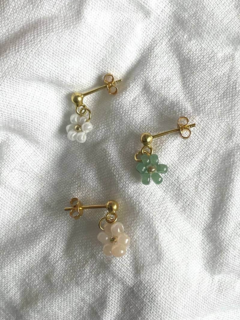 Gänseblümchen Ohrstecker in Den Farben Pastell Grün, Rosa Und Weiß Gänseblümchen Ohrstecker in Den Farben Pastell Grün, Rosa Und Weiß von florescerjewelry