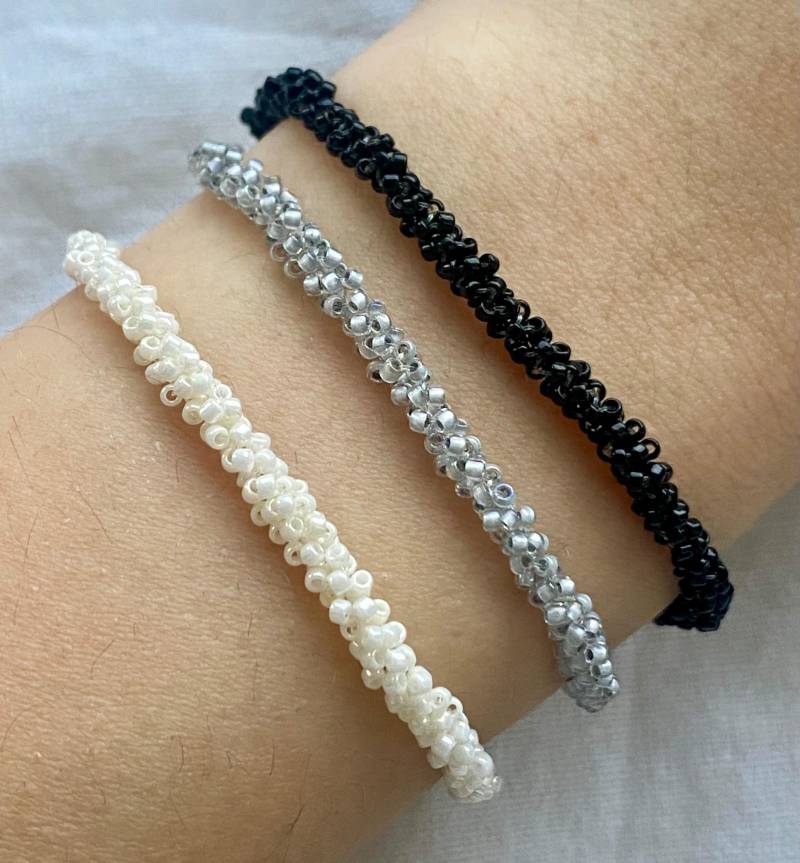 Rocailles Seil Armband in Mit Creme, Grau Oder Schwarz Rocailles Seil Armband in Mit Creme, Grau Oder Schwarz von florescerjewelry