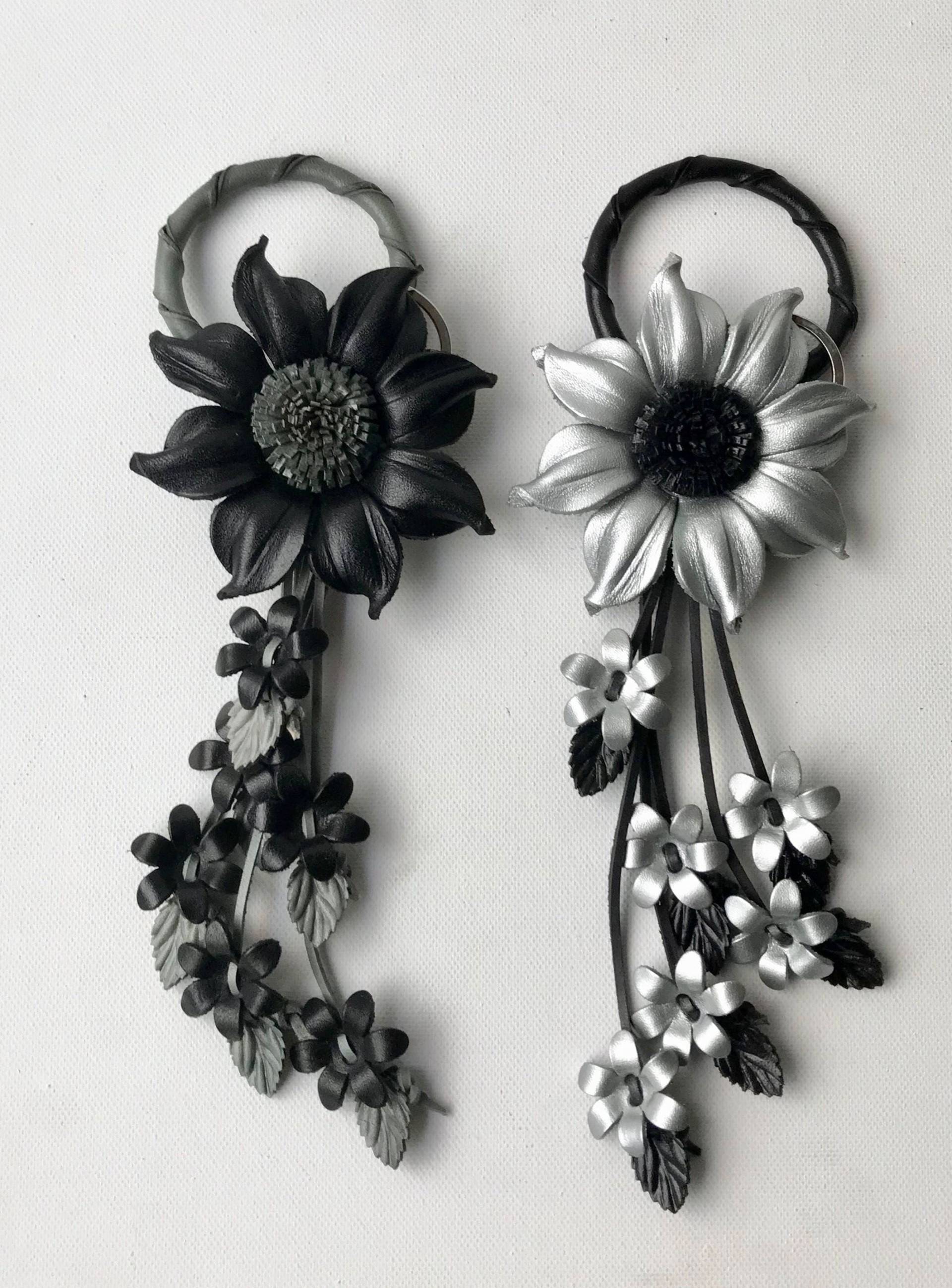 Alexis' Lederhandtasche & Schlüsselanhänger von flowerbyleatherE