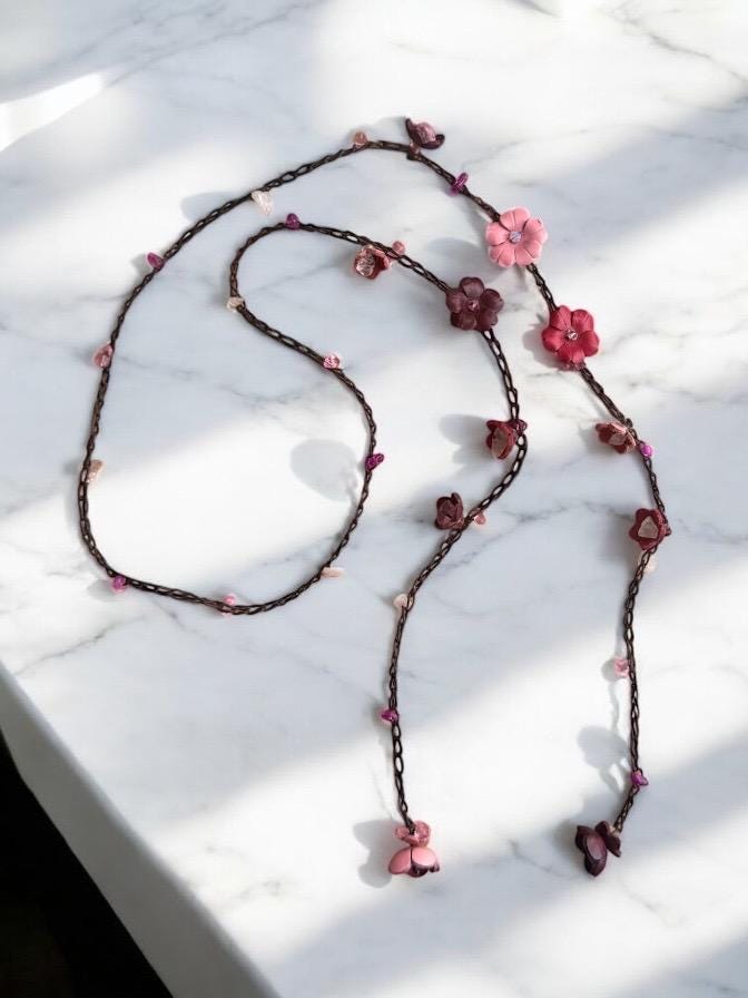 Blumen Lariat Lederkette - Pink Ribbon Inspiriert von flowerbyleatherE
