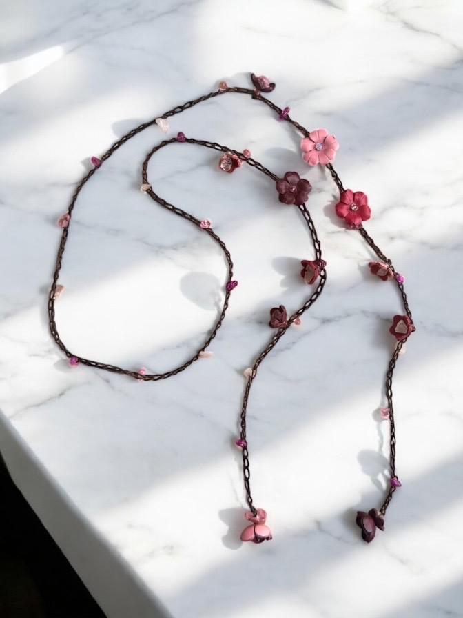 Blumen Lariat Lederkette - Pink Ribbon Inspiriert Blumen Lariat Lederkette - Pink Ribbon Inspiriert von flowerbyleatherE