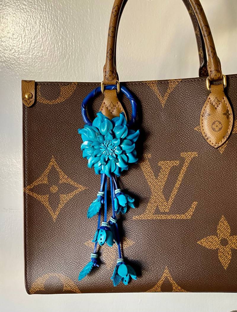 Dahlie Blume Inspirierte Leder Geldbörse & Schlüsselanhänger in Blau von flowerbyleatherE