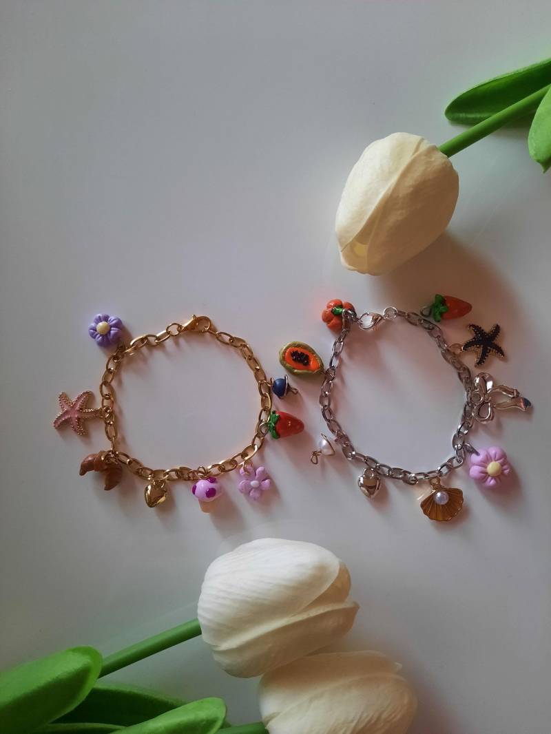 Charmarmband in Gold Und Silber von flowerlovebyMJ