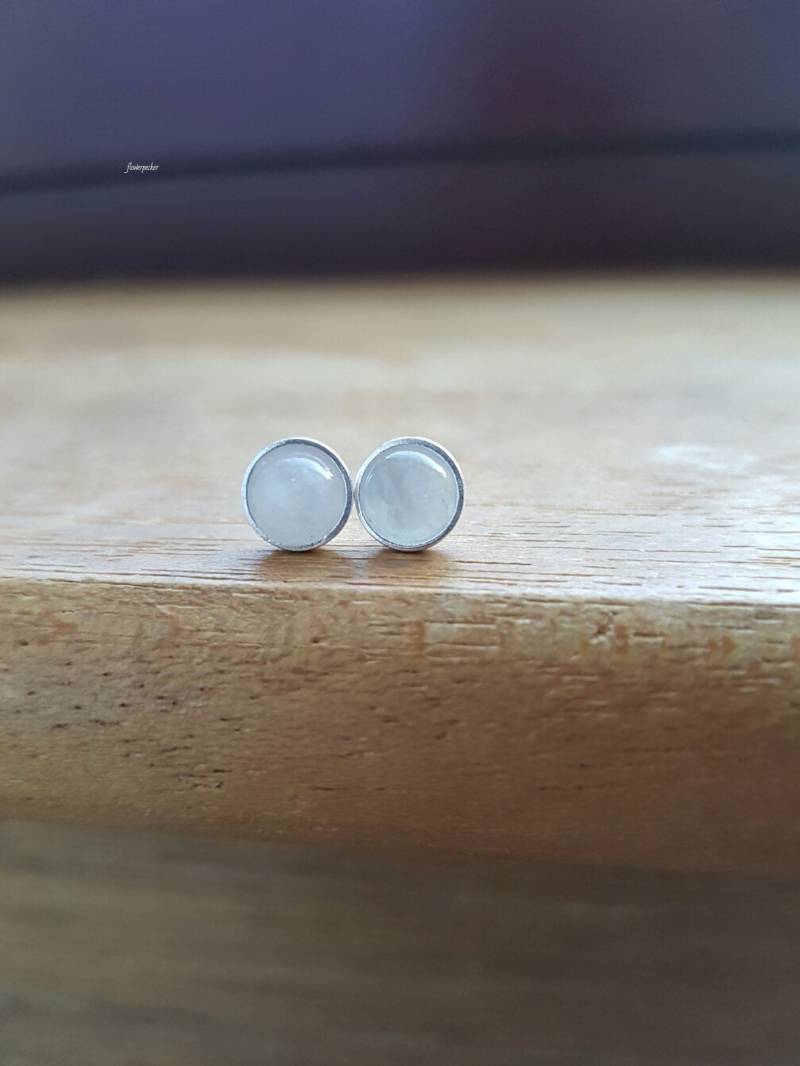 Handgemachte Sterling Silber Mondstein Ohrstecker - 6 Mm Juni Geburtsstein von flowerpecker