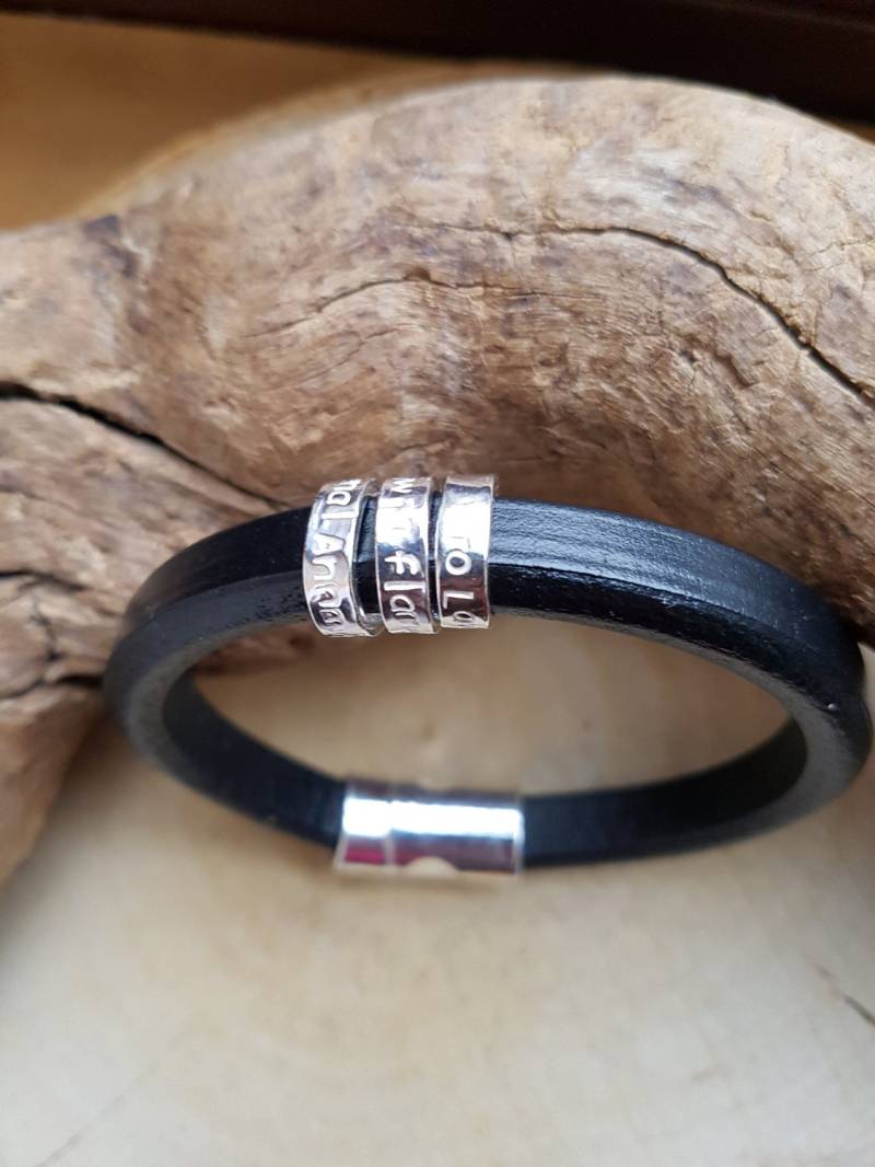 Personalisiertes Lederarmband Für Herren Personalisierter Sterling Silber Anhänger von flowerpecker