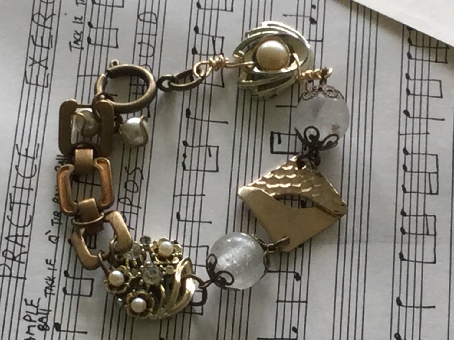 Vintage Perlenohrringe in Gold, 60Er 70Er Jahre 50Er-70Er Unikate Vintage Perlenohrringe in Gold, 60Er 70Er Jahre 50Er-70Er Unikate von flowerpowerbeads