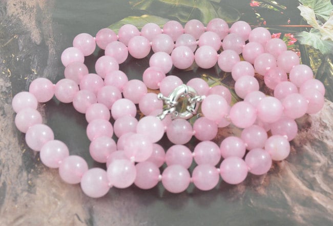 Geknotete Rosa Rosen Jade Halskette 10 Mm Runde Perle Lariat von flowspring