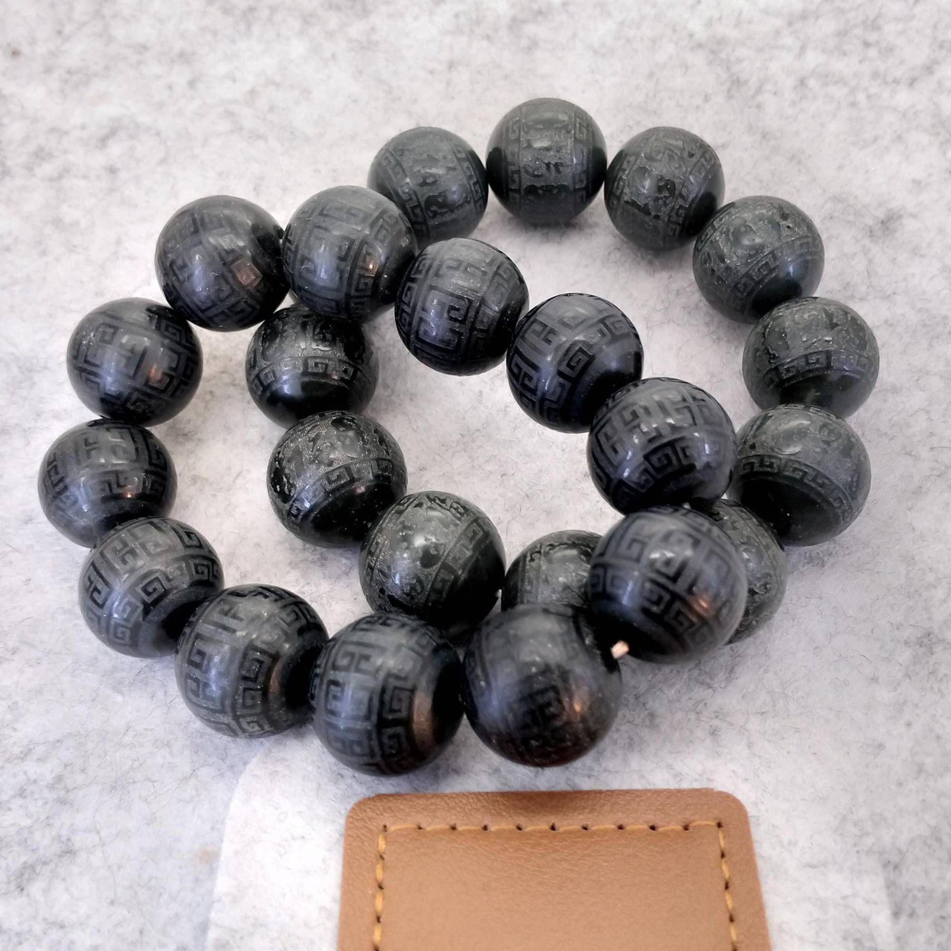 Natürliche Schwarze Jade Geschnitzte Runde Perlen-stretch-Armband, Heilung Yoga-Armband von flowspring