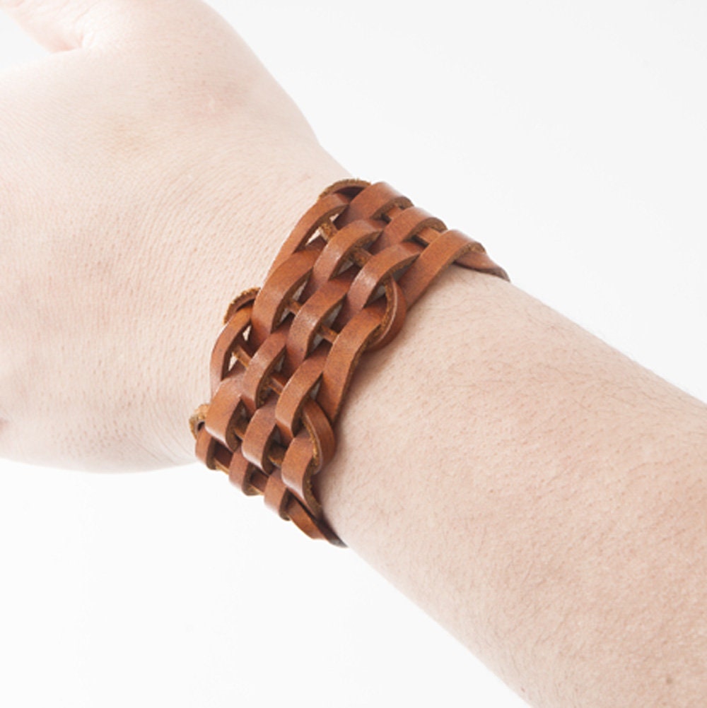 Geflochtenes Armband Mit Zungenverschluss Geflochtenes Armband Mit Zungenverschluss von fmrazaq
