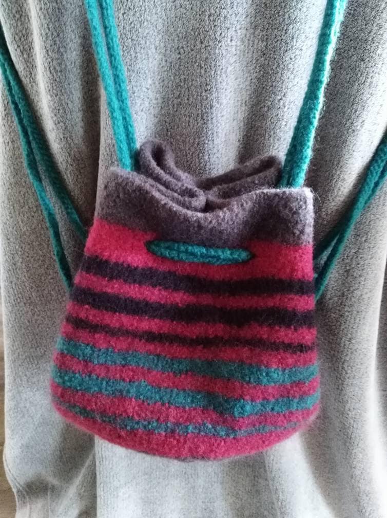 strickfilz-Beutel/ Rucksack Handgestrickt Und Gefilzt strickfilz-Beutel/ Rucksack Handgestrickt Und Gefilzt von foerdemarie