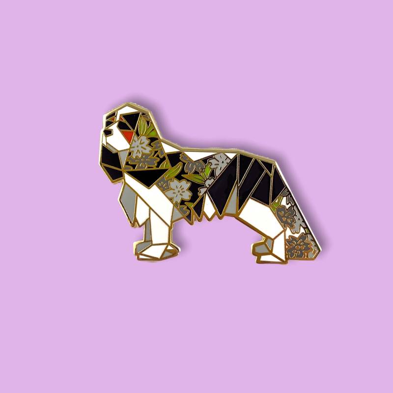 Dreifarbiger Cavalier Hund Emaille Pin, Cavalier Schmuck, Hund King Charles Spaniel Geschenke, Cavalier Geschenk, Cavalier Pins, Cavalier von folditcreations