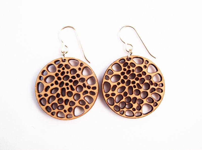 Getrockneter Lotus, Laser Cut Ohrringe Getrockneter Lotus, Laser Cut Ohrringe von foliadesignshop