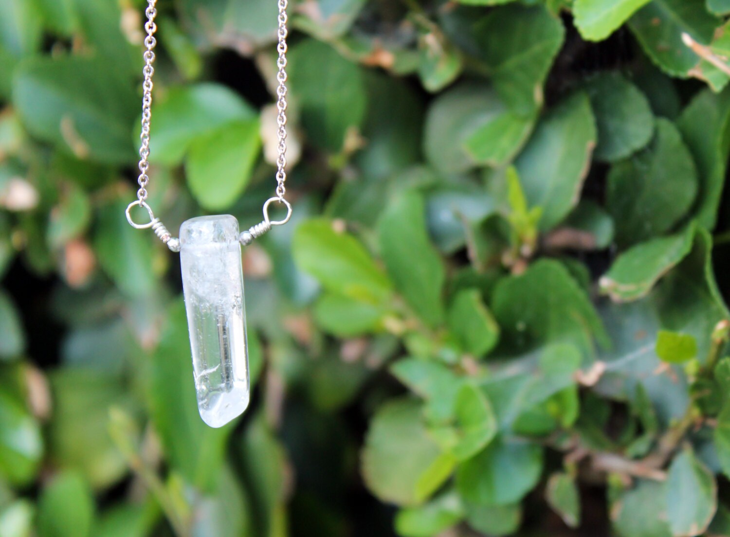 Klare Kristall Boho Schmuck, Silber Minimal Anhänger Halskette Klare Kristall Boho Schmuck, Silber Minimal Anhänger Halskette von folkdreamsjewelry