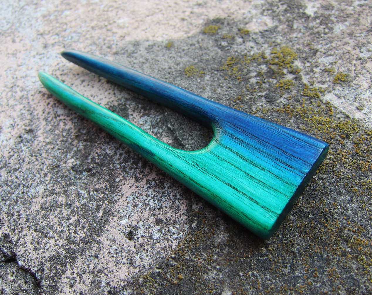 Haarforke Aus Holz, Forke 2 Zinken, Edelstein, Eschenholz, Blau, Grün von forEVAhairforks