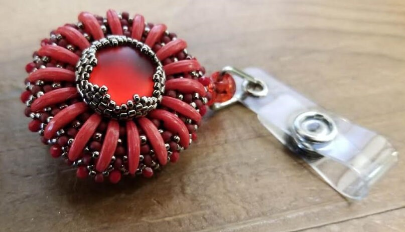 Einziehbare Id Abzeichen Halter Ruby Chrysthamum Einziehbare Id Abzeichen Halter Ruby Chrysthamum von foreverbeading23
