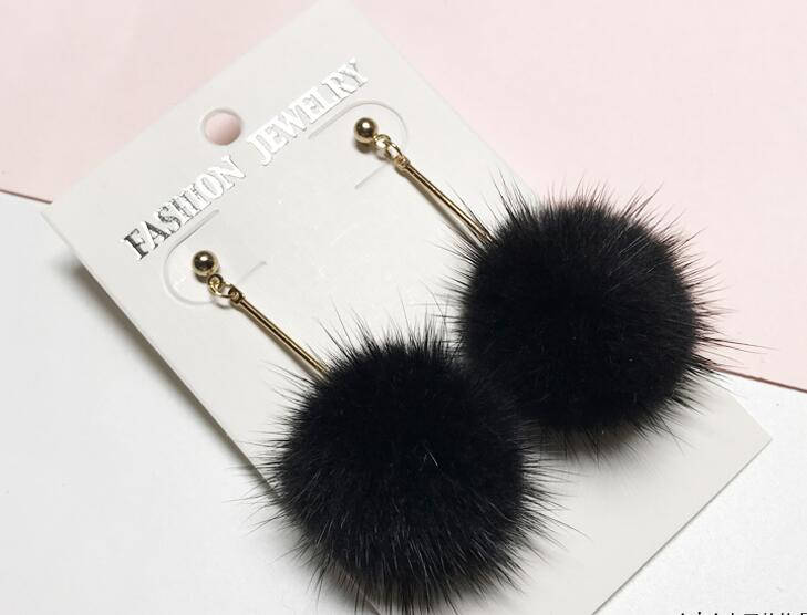 Niedliche Ball Ohrringe Herbst-Winter-Ohrringe Chic Damen Modeaccessoires Nette Ohrring Puffs Metallring von forkidsbaby