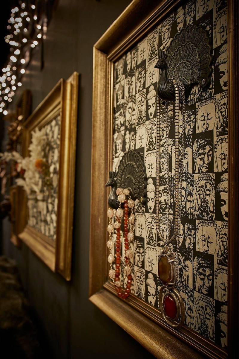 Schmuckrahmen „Grands Beaux Bijoux", Unikat Zur Schmuckaufbewahrung Für Armreife & Ketten Mit Handgeschöpftem Papier, Schmuckschatulle #0213 von foufoufurniture