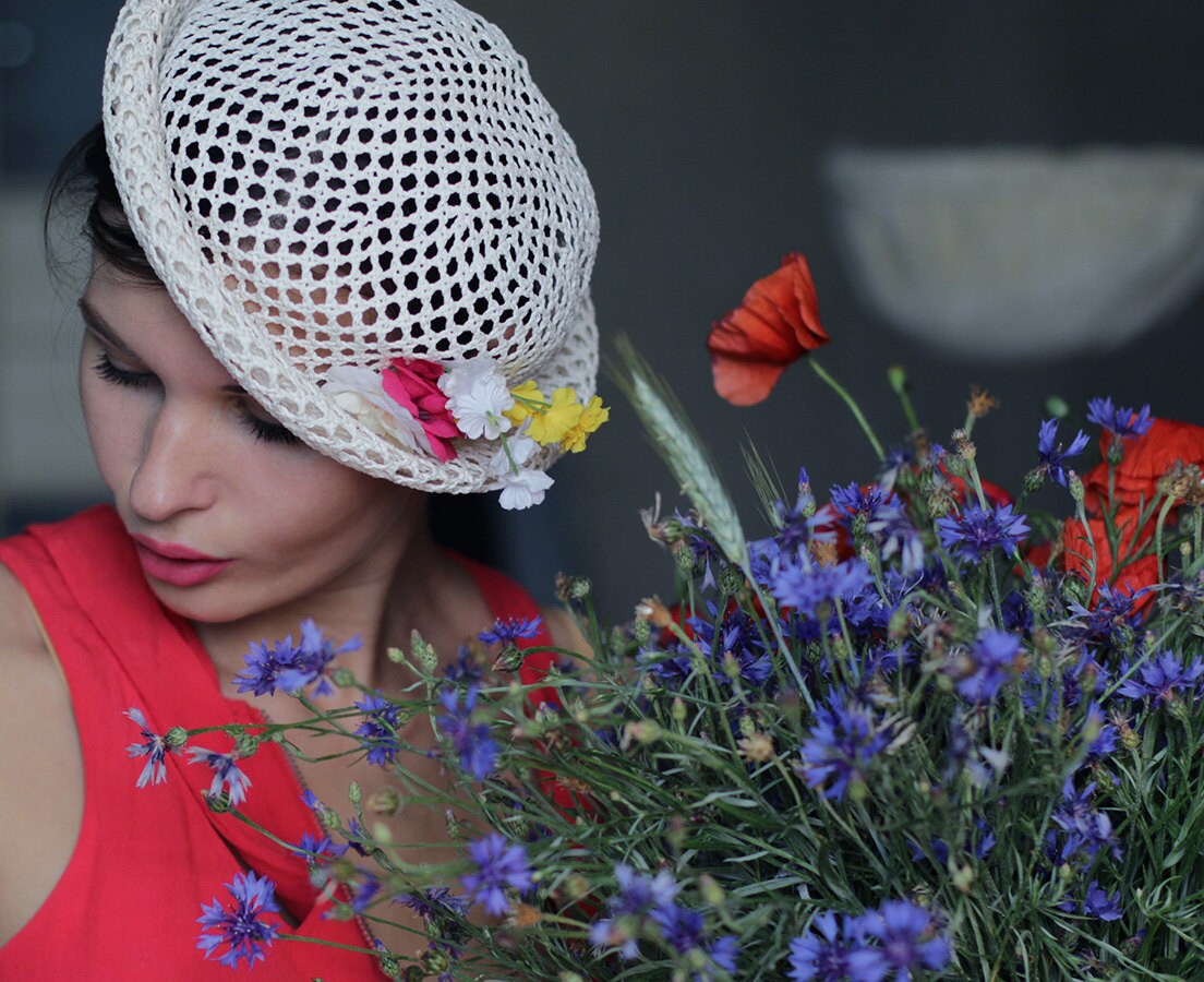 Vintage Weiß Sommer Papier Mesh Headpiece Blume Hochzeit Sonnenhut Kopfschmuck von founditgreat