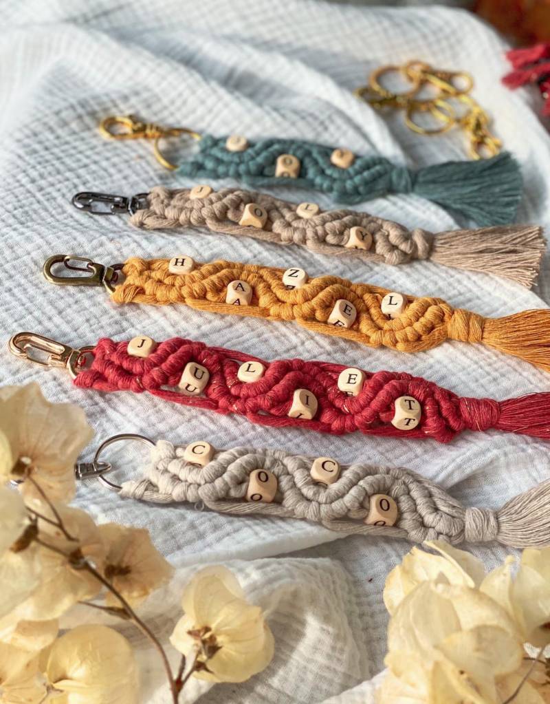 Personalisierter Makramee Schlüsselanhänger "Coco" - Boho, Accessoires, Geschenk, Geburtstag, Hochzeit Personalisierter Makramee Schlüsselanhänger "Coco" - Boho, Accessoires, Geschenk, Geburtstag, Hochzeit von fourcornersevents