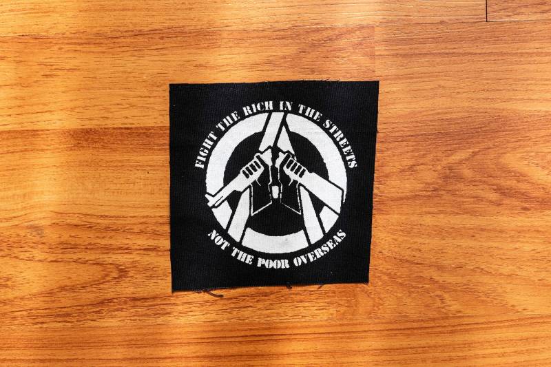 Kämpfe Gegen Die Reichen, Nicht Armen - Punk Aufnäher von foxalive