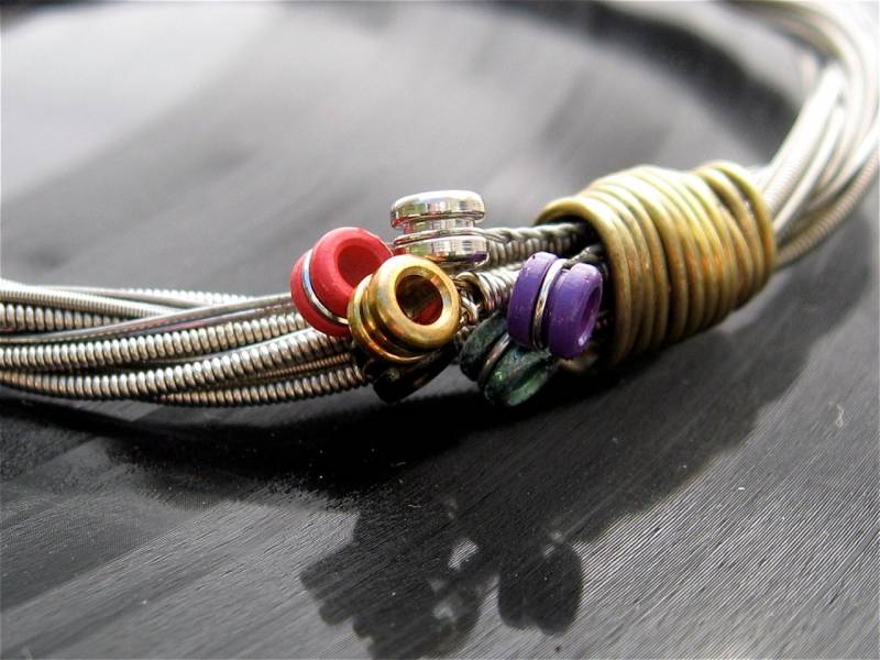 E-Gitarren-Saiten-Armband Für Unisex-Herren Hergestellt Aus Gebrauchten Saiten Der Region Ein Teil Des Erlöses Geht An Jugendmusikstipendien von foxdesignsjewelry