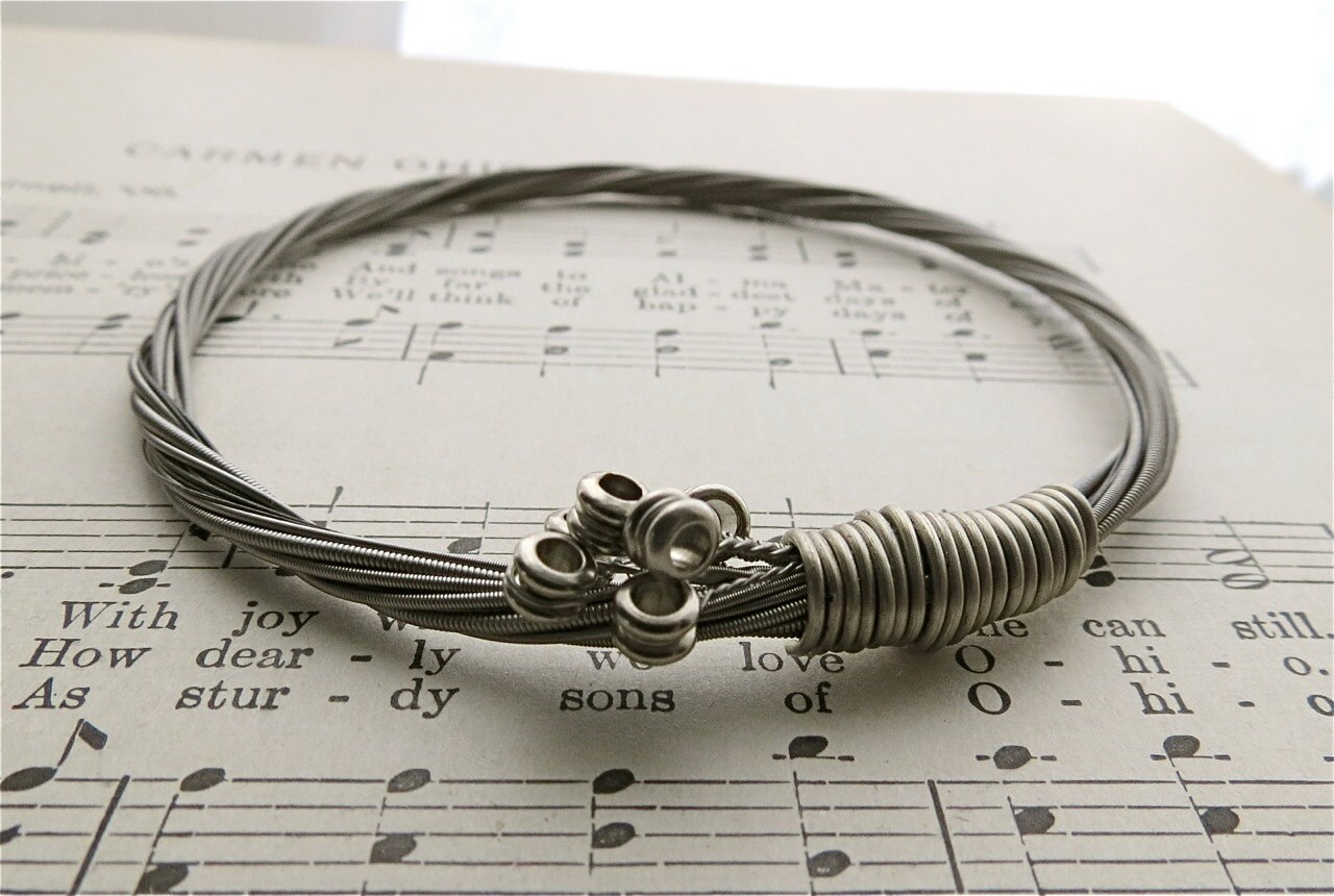 Vintage E-Gitarren Saiten Armband Silberfarbend Mit Nickel Kugel Enden Geschenk Für Lehrer Oder Herren von foxdesignsjewelry