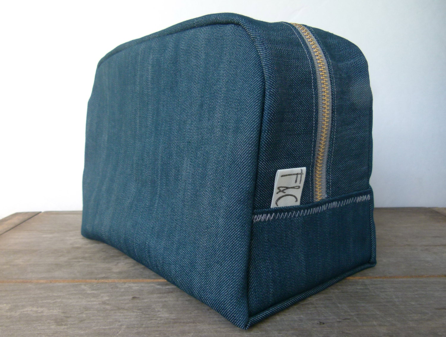 Denim Kulturtasche, Dopp Kit, Brautjungfer Geschenk, Abschlussgeschenk, Große Reisetasche, Reißverschlusstasche, Kosmetiktasche von frankieandcocopdx