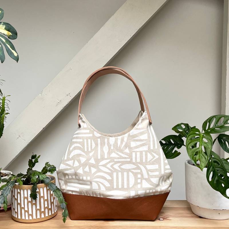 Neu Nw Cabrio Tote in Stencil Neu Nw Cabrio Tote in Stencil von frankieandcocopdx