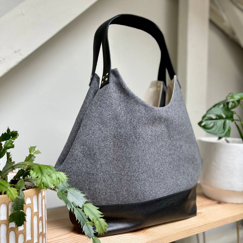 Neu Nw Wandelbare Tragetasche in Anthrazit Wolle von frankieandcocopdx