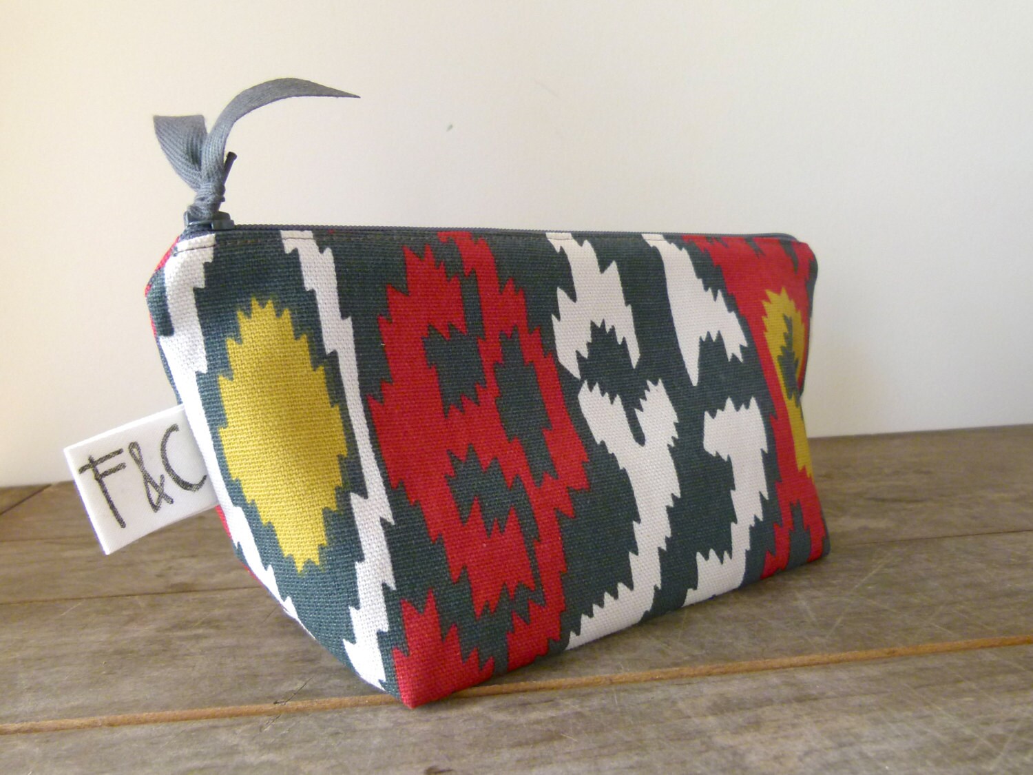 Tabor Kosmetiktasche Aus Ikat Canvas Rot & Grau von frankieandcocopdx