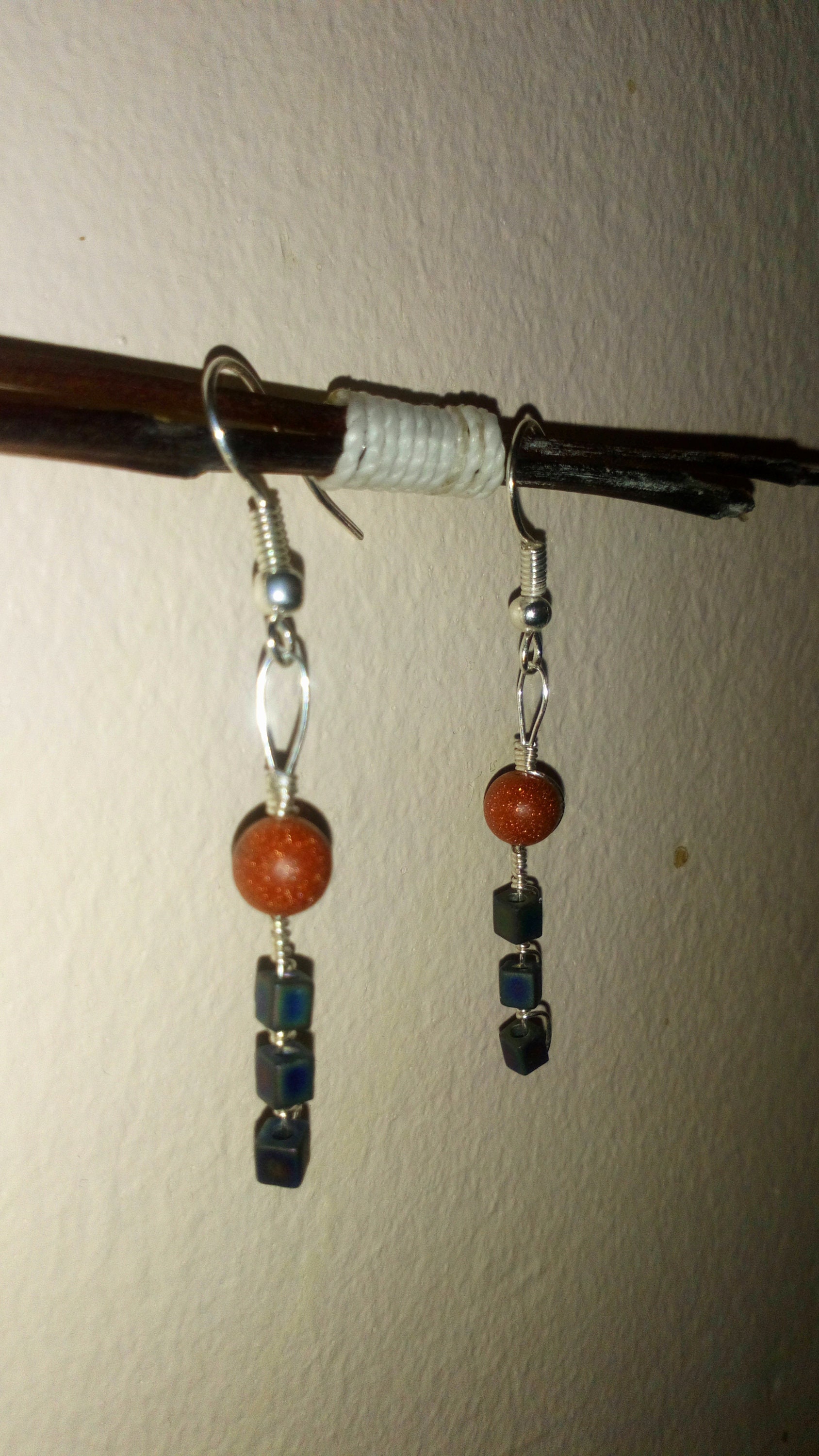 Handgefertigte Silber Vergoldet, Sandstein Und Perle Dangly Ohrringe Handgefertigte Silber Vergoldet, Sandstein Und Perle Dangly Ohrringe von franspiritjewelery