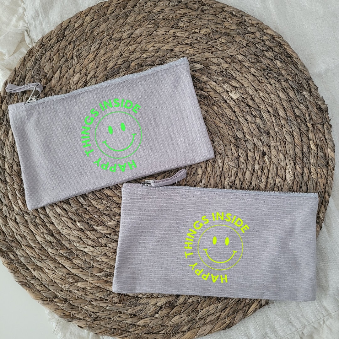 Kosmetiktasche Klein Happy Things Inside Aus Baumwolle | Geschenkidee Für Die Freundin Smiley Tasche Personalisierbar Kosmetiktasche Klein Happy Things Inside Aus Baumwolle | Geschenkidee Für Die Freundin Smiley Tasche Personalisierbar von franziskreativewelt