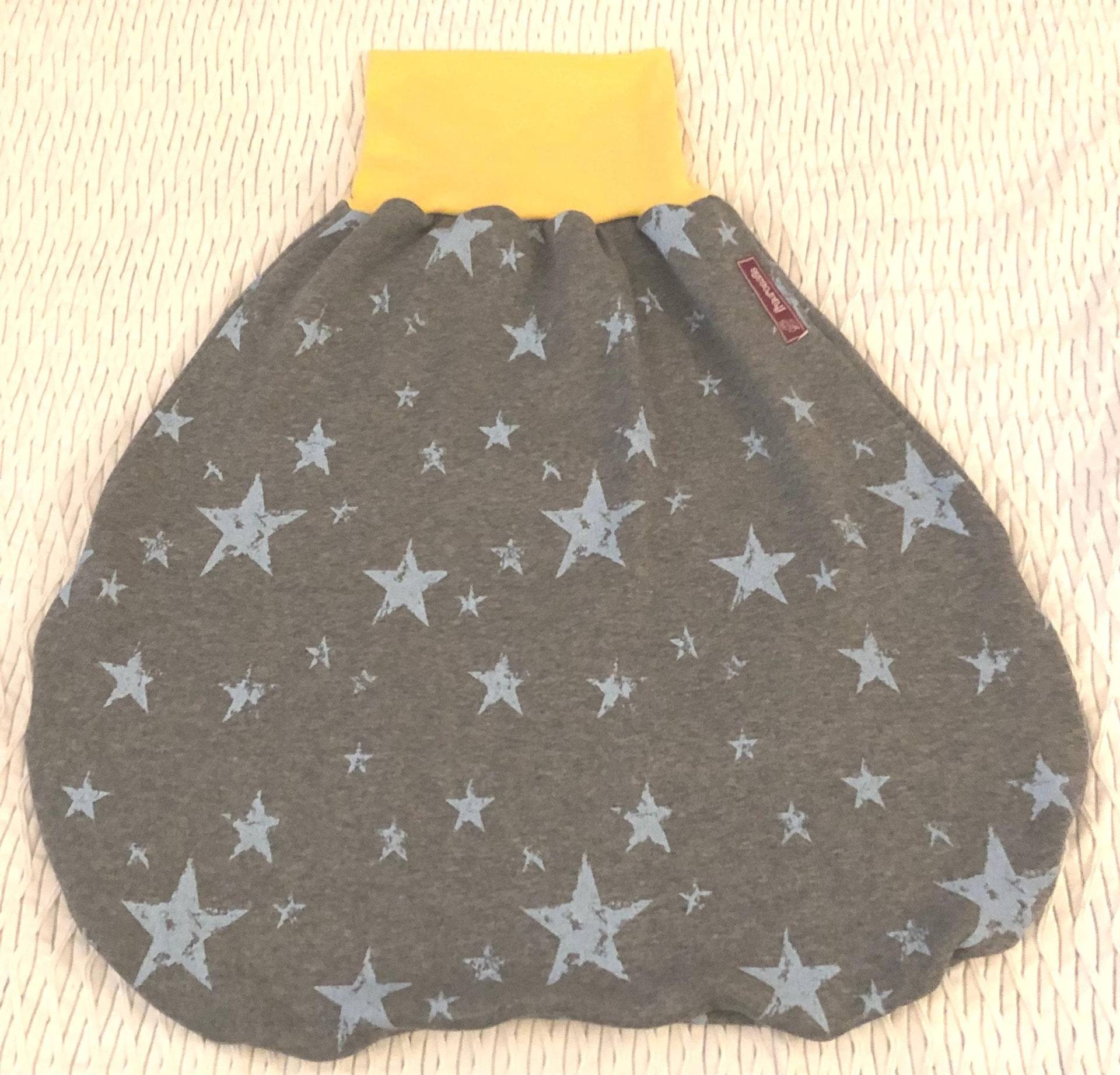 Baby Pucksack Strampelsack Schlafsack Aus Alpenfleece Grau Mit Hellblauen Sternen von fraurosalie
