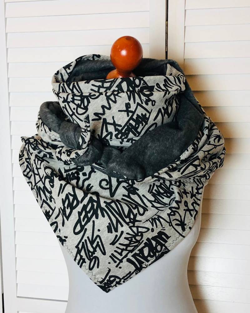 Dreiecktuch Xxl Alpenfleece Schultertuch Wickelschal Grau /Schwarz Mit Graffiti von fraurosalie