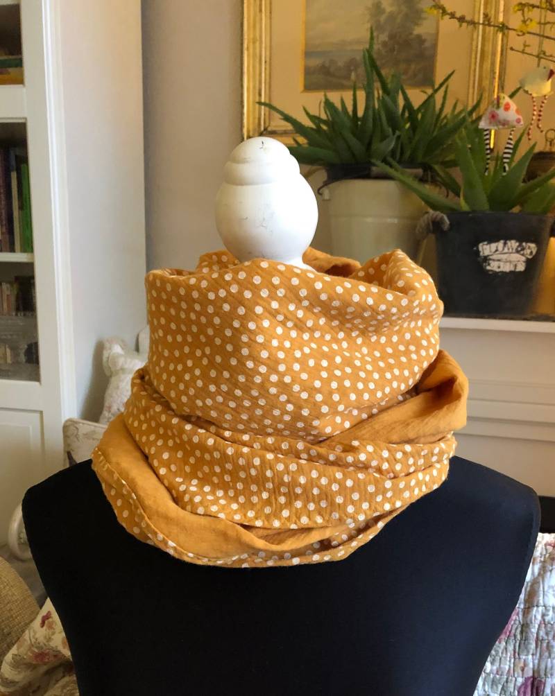 Musselin Dreiecktuch Sonnengelb Mit Weißen Punkten von fraurosalie