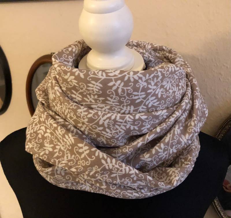 Musselintuch Musseline Dreiecktuch Beige Mit Blümchenmuster von fraurosalie