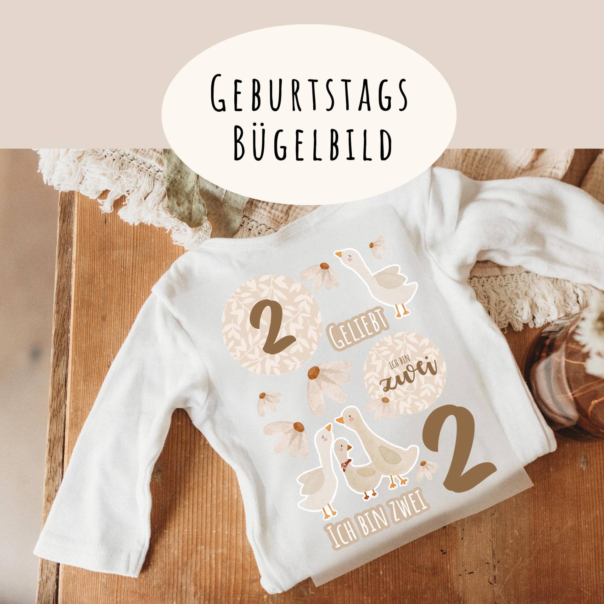 Bügelbild 1. Geburtstagsshirt Gänse Gänseblume Boho Beige Bügelbild 1. Geburtstagsshirt Gänse Gänseblume Boho Beige von frauselma