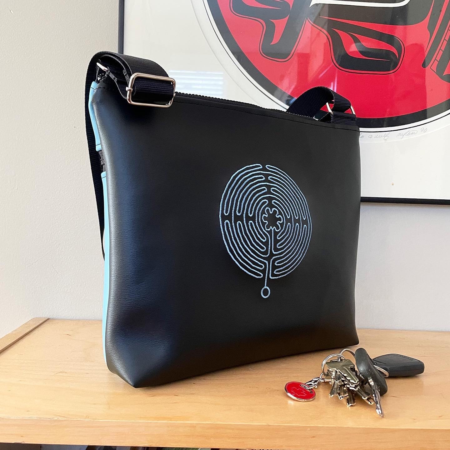 Labyrinth Everyday Flat Bottom Cross Body Bag - Auf Bestellung Gefertigt Labyrinth Everyday Flat Bottom Cross Body Bag - Auf Bestellung Gefertigt von freelion