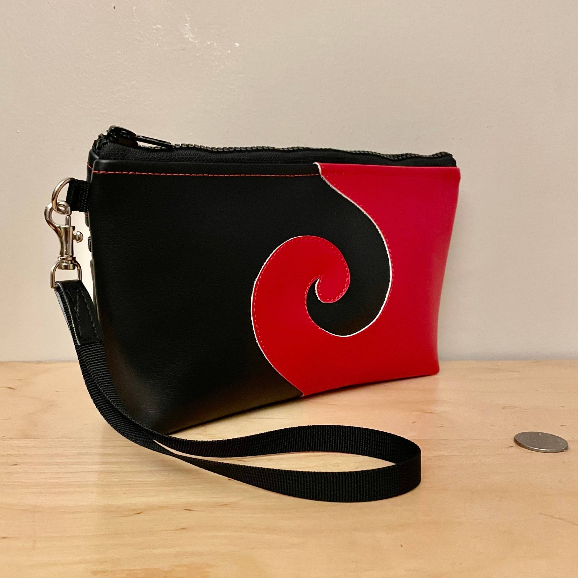 Schwarz Und Rot Swirl Armband Schwarz Und Rot Swirl Armband von freelion