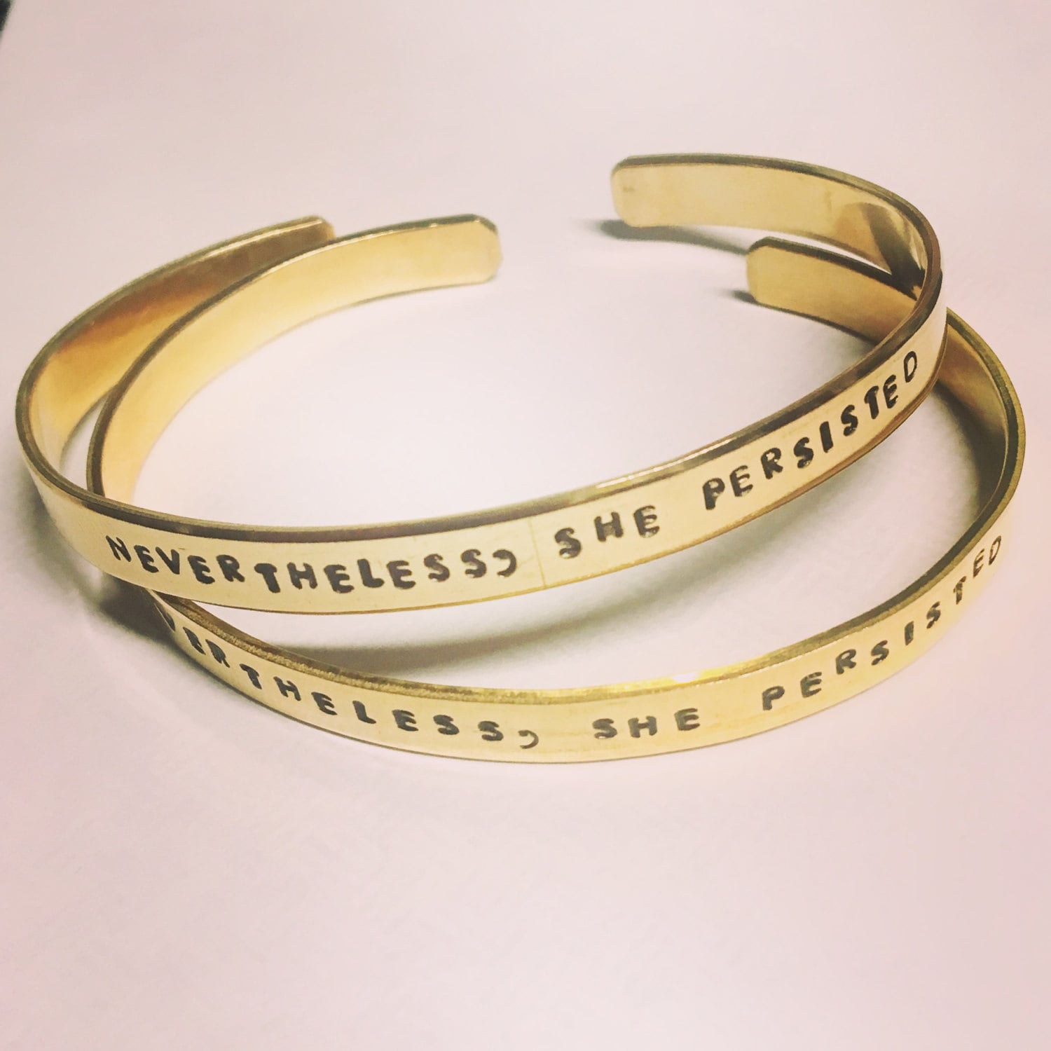 Trotzdem Beharrte Sie Auf Dünnem Manschettenarmband Trotzdem Beharrte Sie Auf Dünnem Manschettenarmband von freespiritedmomma