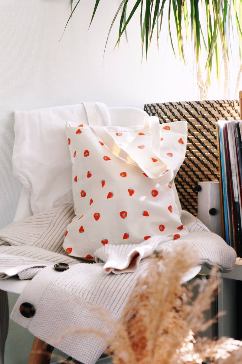 Tote Bag - Strawberry, Leichte Einkaufstasche, 15 "x 13" Lange Griff Markttasche, Einkaufstasche Mit Tasche Tote Bag - Strawberry, Leichte Einkaufstasche, 15 "x 13" Lange Griff Markttasche, Einkaufstasche Mit Tasche von freoncollective