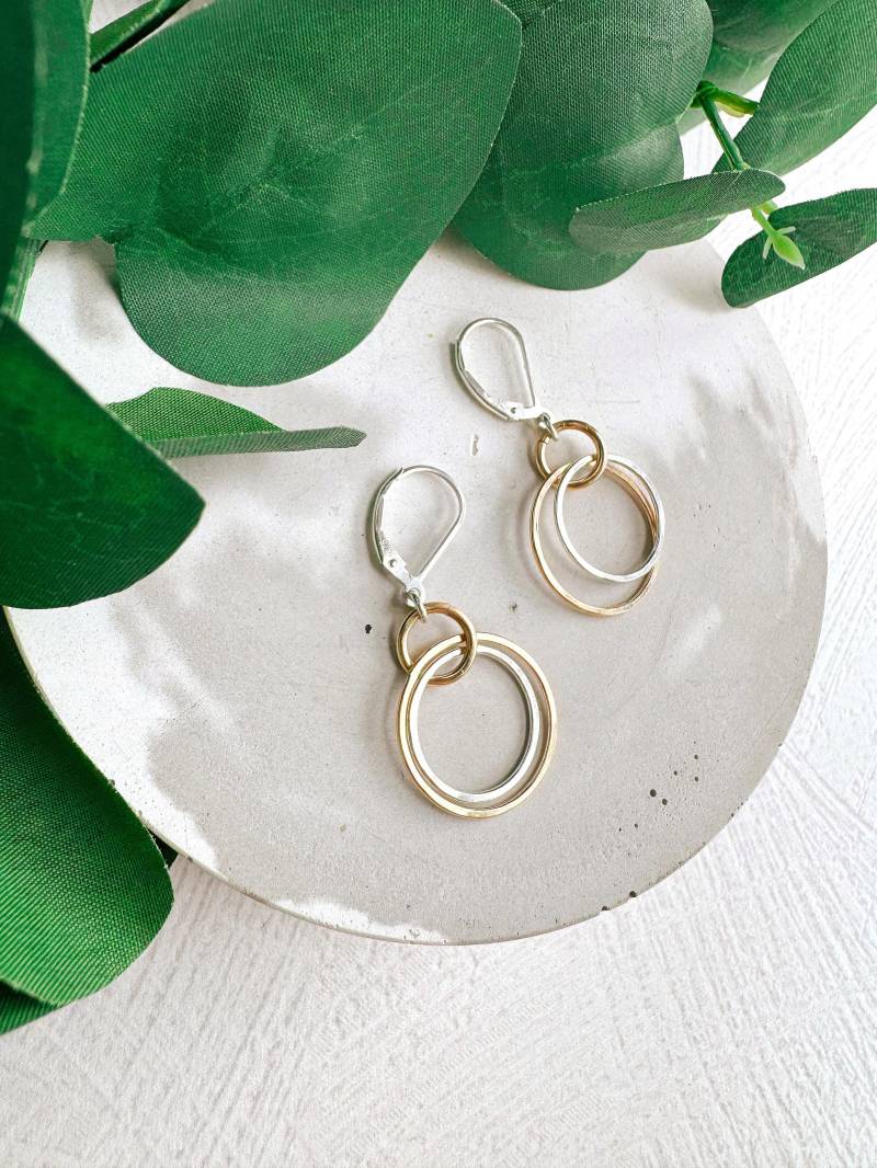 Elegante Gestapelte Gemischte Metallkreis-Ohrringe Minimalist Gold Und Silber Schmuck Für Frauen von freshieandzero