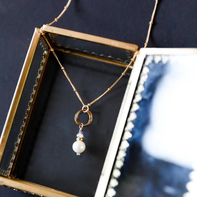 Zierliche Perlenkette Handgemachtes Minimalist Schmuck in Sterling Silber Oder Vergoldet - Zarter Süsswasser Anhänger von freshieandzero