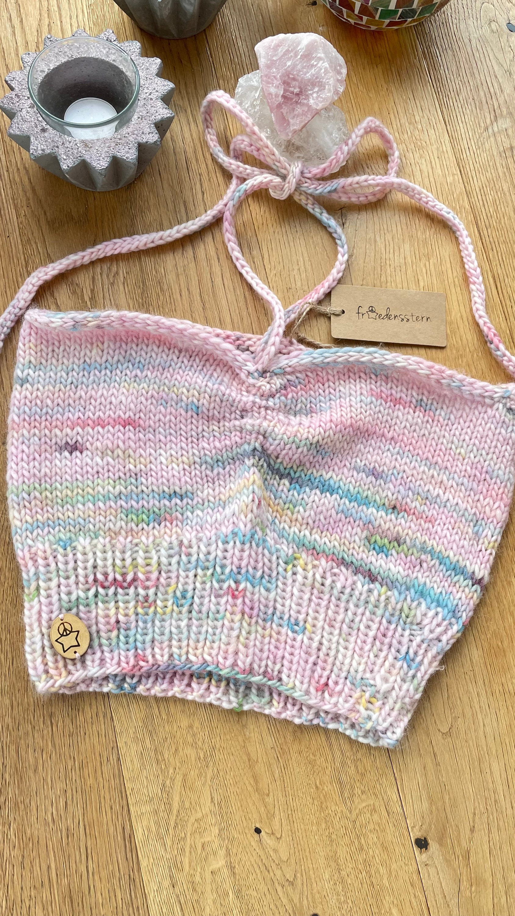 Neckholer-stricktop Aus Bunter Schafswolle Neckholer-stricktop Aus Bunter Schafswolle von friedensstern