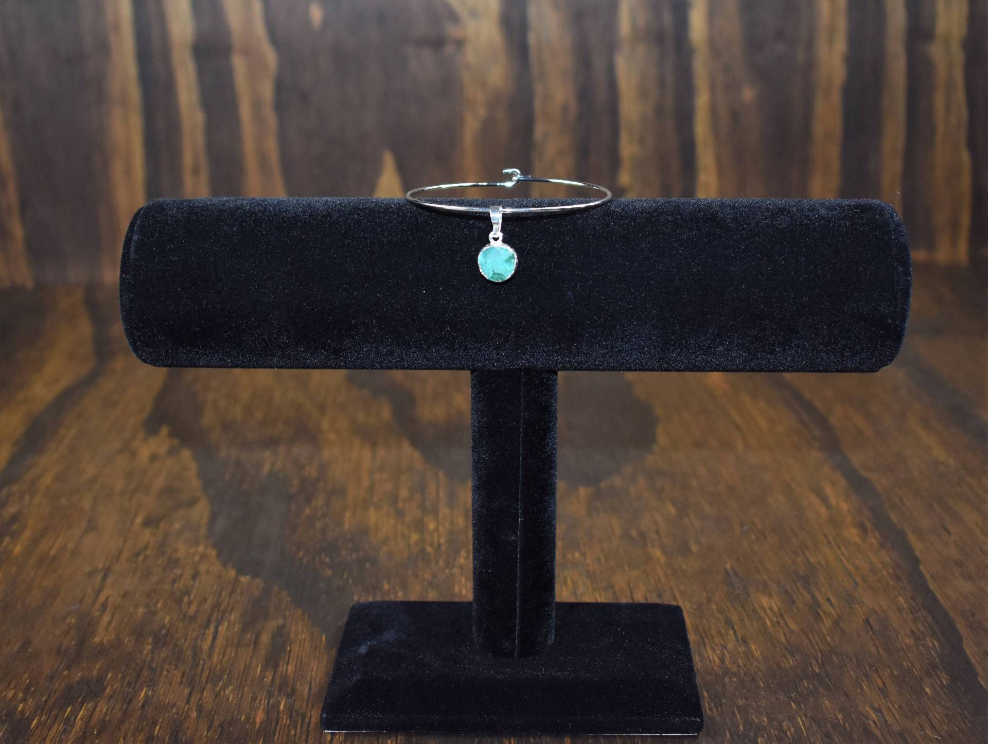 Silber Armreif Mit Grünen Rock Charme Silber Armreif Mit Grünen Rock Charme von frillsNlaceDesign