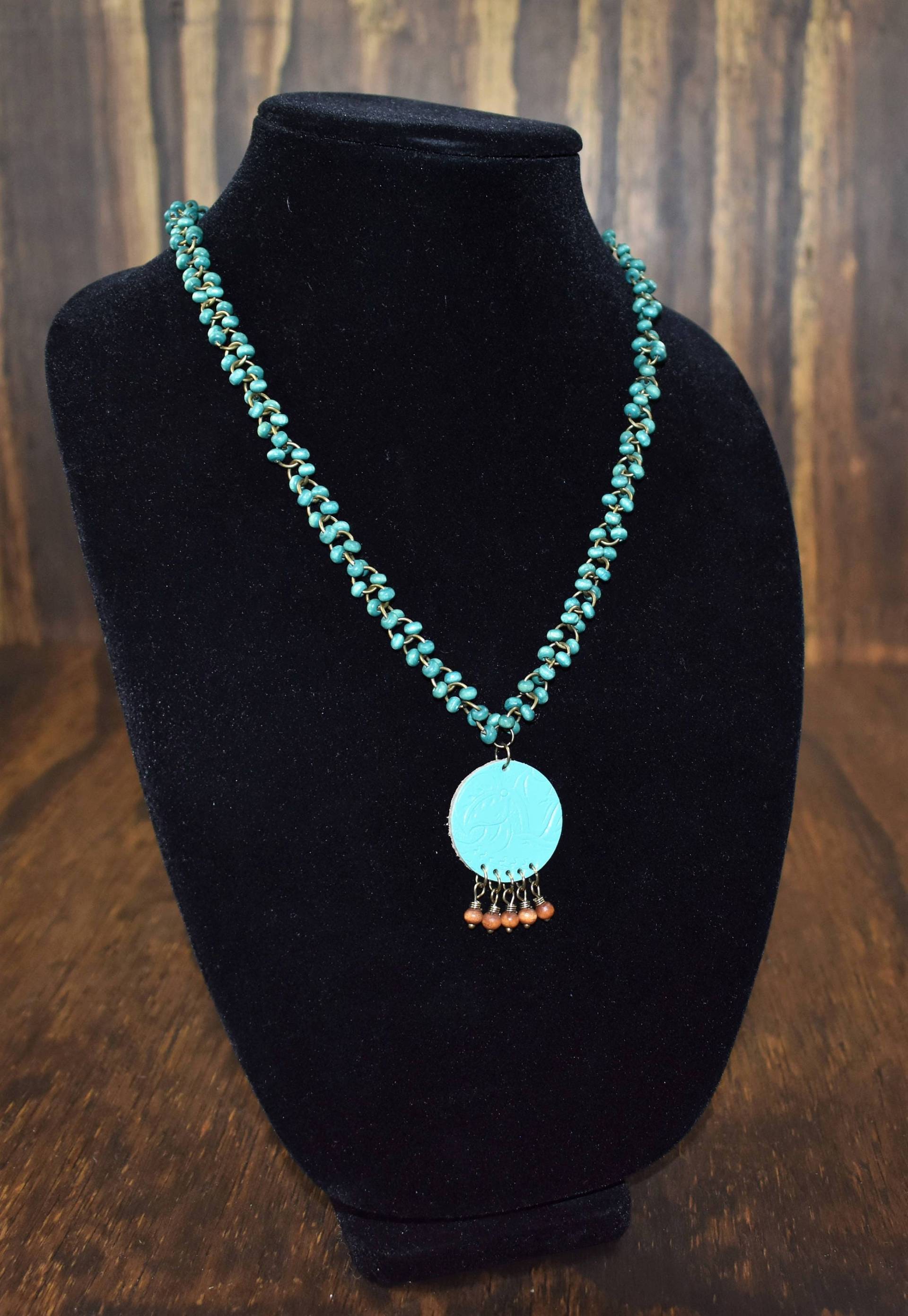 Türkis Perlen Halskette Mit Leder Türkis Perlen Halskette Mit Leder von frillsNlaceDesign