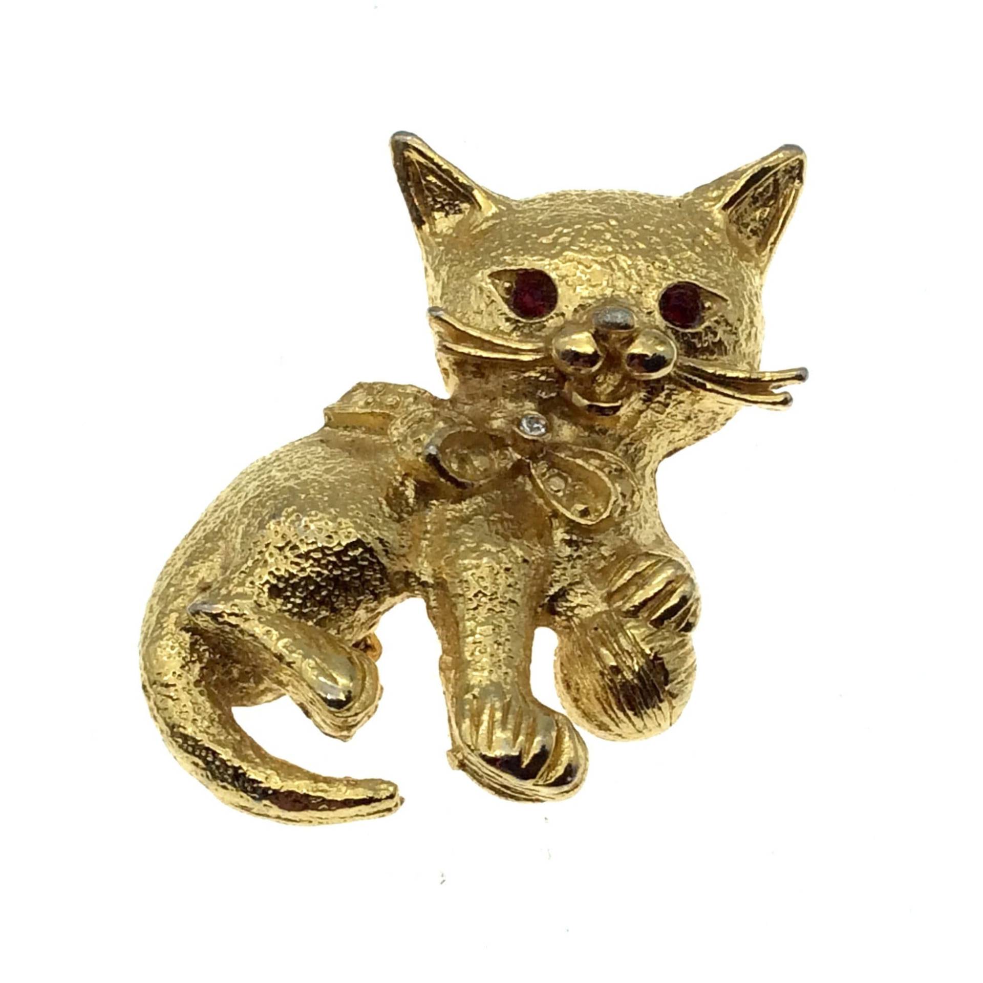 Vintage 1970Er Jahre Vergoldete Katzen-Brosche Kätzchen Mit Garn & Strass-Augen von frillz