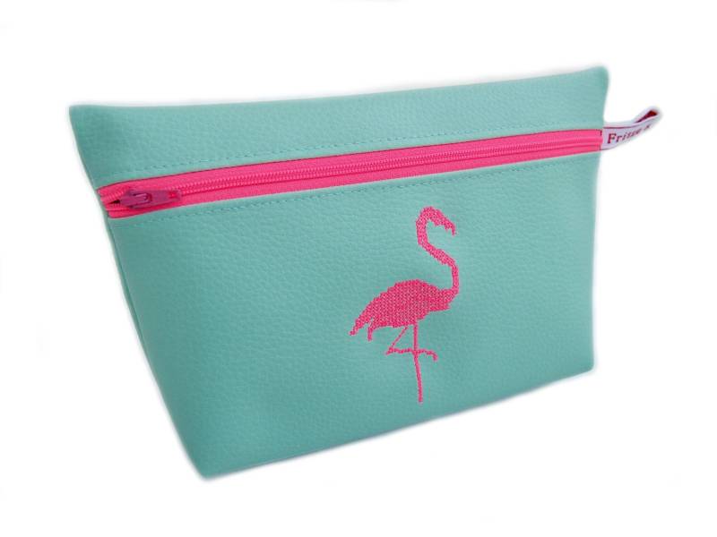 Schminktäschchen Aus Türkisgrünem Kunstleder Mit Flamingo Stickerei in Neonpink Schminktäschchen Aus Türkisgrünem Kunstleder Mit Flamingo Stickerei in Neonpink von fritzeundkerlchen