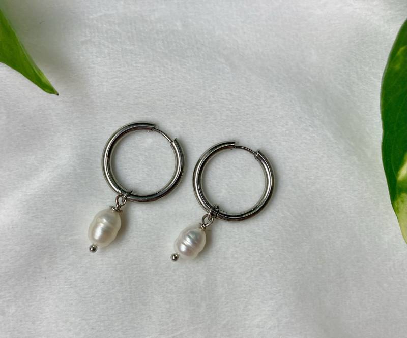 Silver Droplets - Edelstahl Hoop Ohrringe Mit Süßwasser Perle Handgefertigte Allergikerfreundliche Silver Droplets - Edelstahl Hoop Ohrringe Mit Süßwasser Perle Handgefertigte Allergikerfreundliche von frockworks